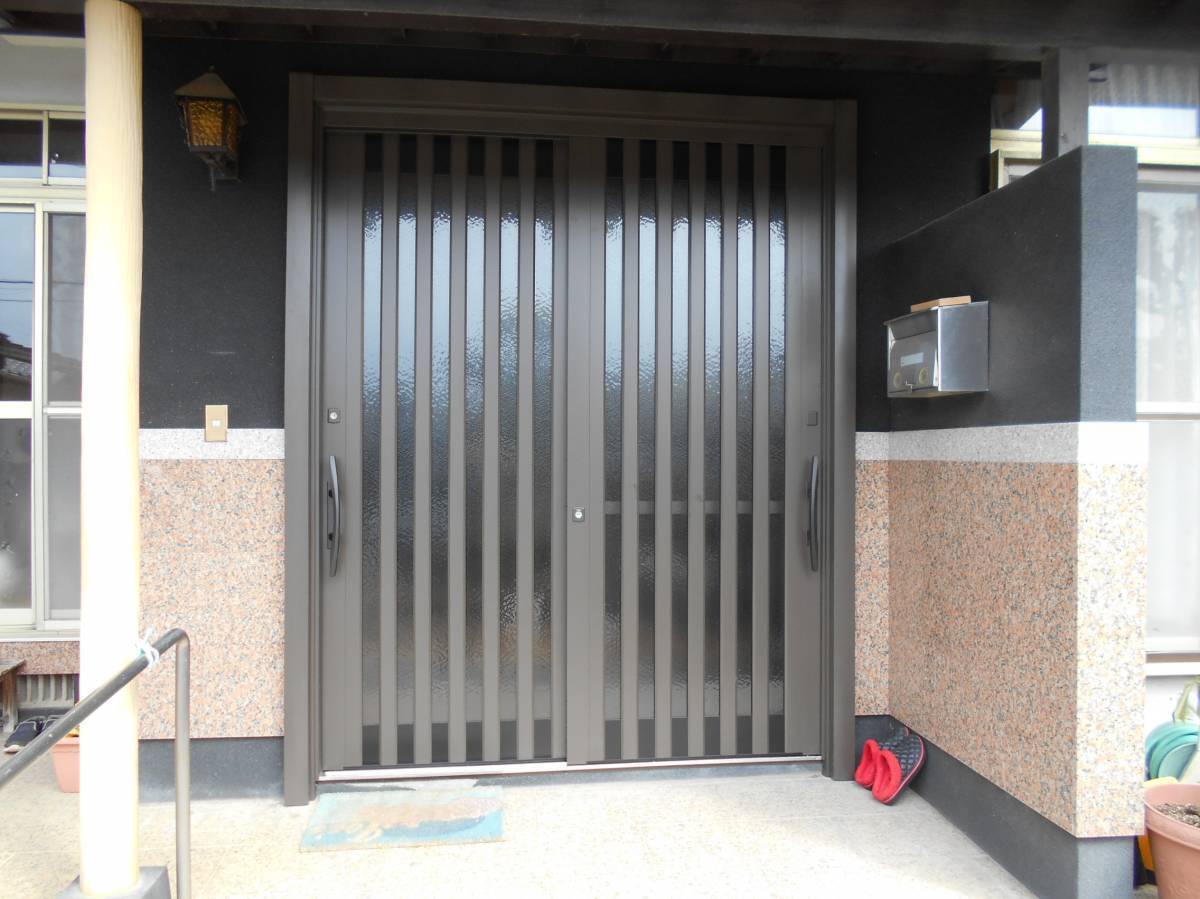 柳川サッシ販売の一日で玄関引戸をパパッと一新の施工後の写真1