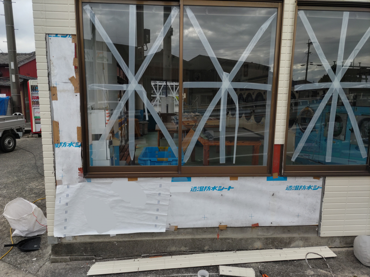 柳川サッシ販売のガラス割替　網戸張替　サイディング張替の施工後の写真1