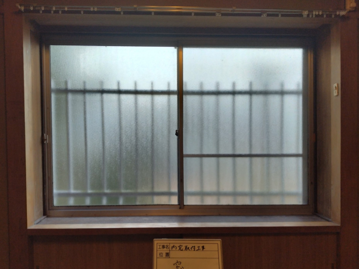 柳川サッシ販売の外窓サーモス　玄関リシェント　ときたら　あったりまえだの　内窓インプラスの施工前の写真1
