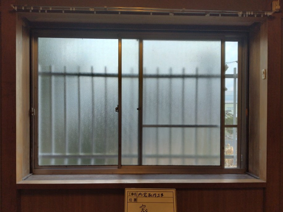 柳川サッシ販売の外窓サーモス　玄関リシェント　ときたら　あったりまえだの　内窓インプラスの施工前の写真2