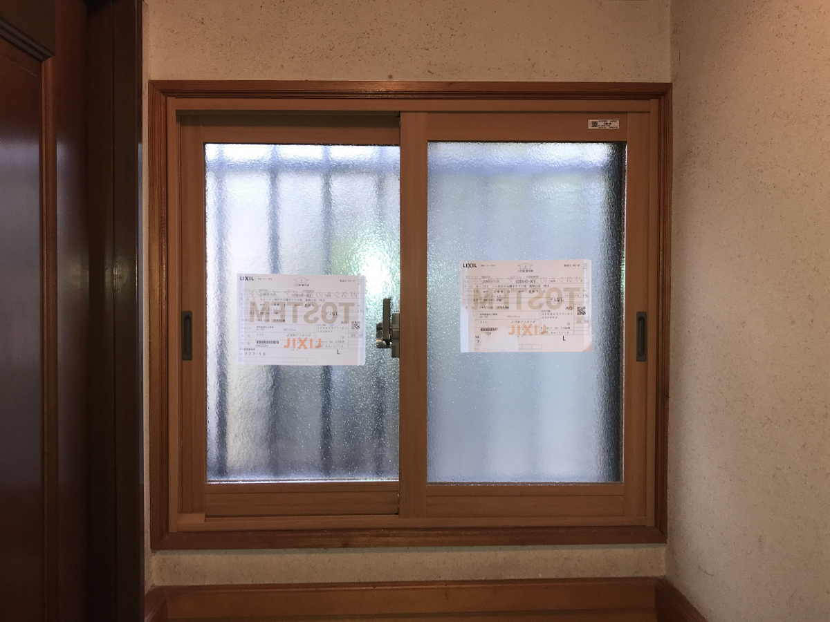 柳川サッシ販売の内窓二つと洋式便器一つ下さい　リノベエコＥセットがお一つですね　ご一緒に玄関ドアはいかがですか❓の施工後の写真2