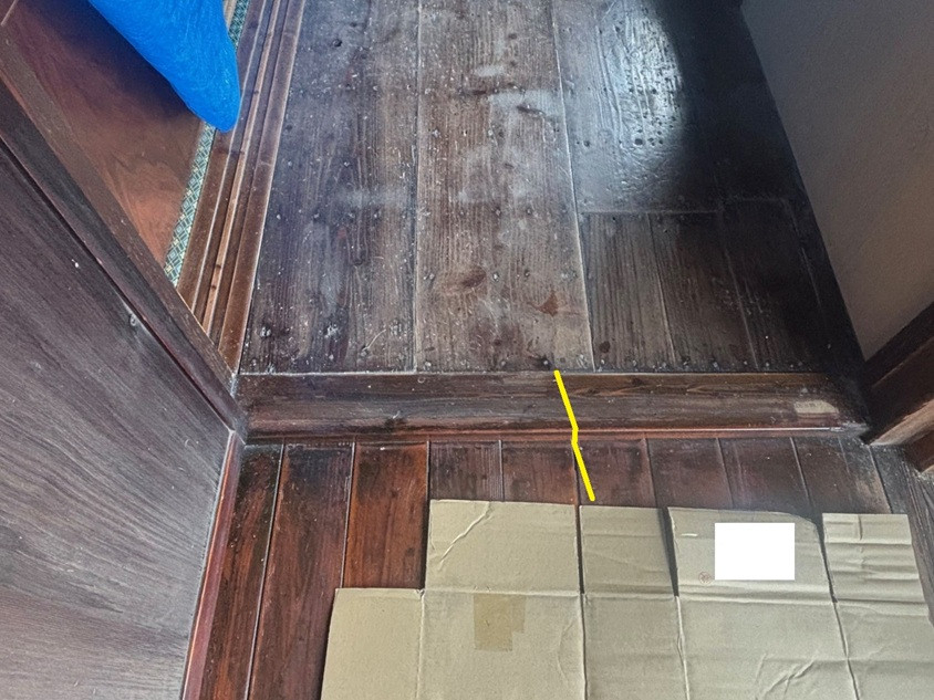 柳川サッシ販売の外窓断熱改修🪟と段差緩和↗️と床板張替🔨工事の施工前の写真2