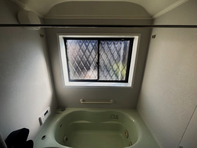 柳川サッシ販売の外窓断熱　🦛カバー工法”リプラス”の施工前の写真2