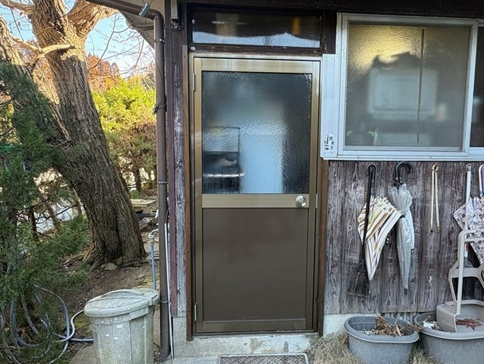 柳川サッシ販売の勝手口ドア取替工事の施工後の写真1