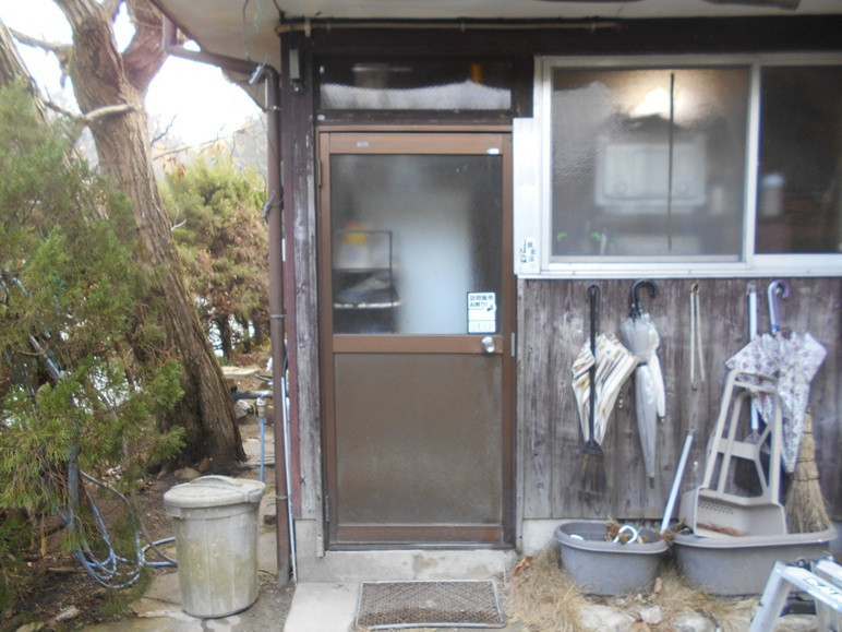 柳川サッシ販売の勝手口ドア取替工事の施工前の写真1