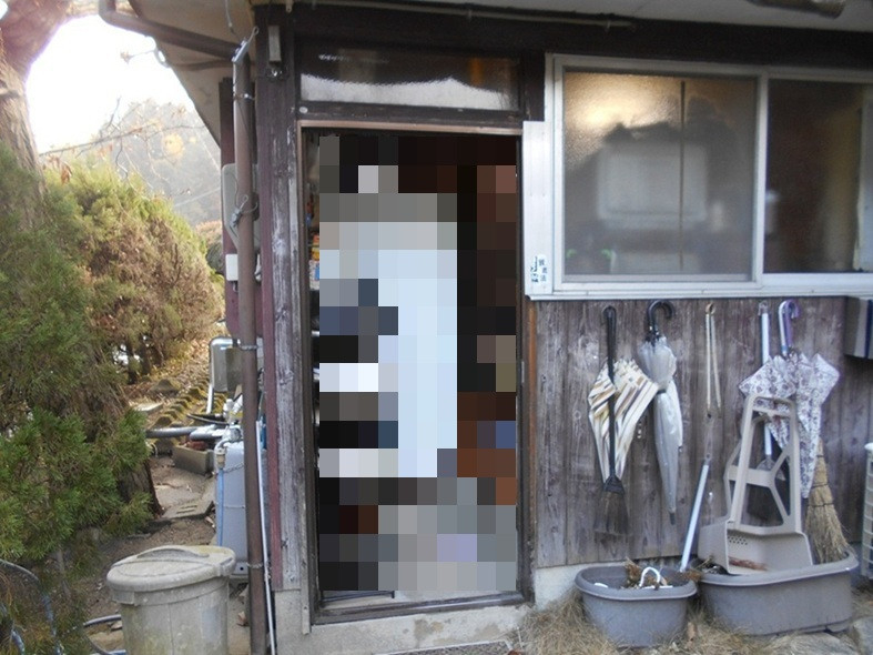 柳川サッシ販売の勝手口ドア取替工事の施工前の写真2