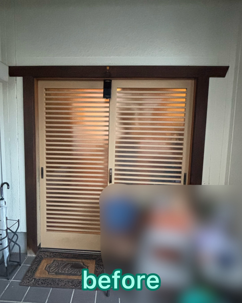 MITSUWA 西尾の玄関のお取替えをさせていただきましたの施工前の写真1