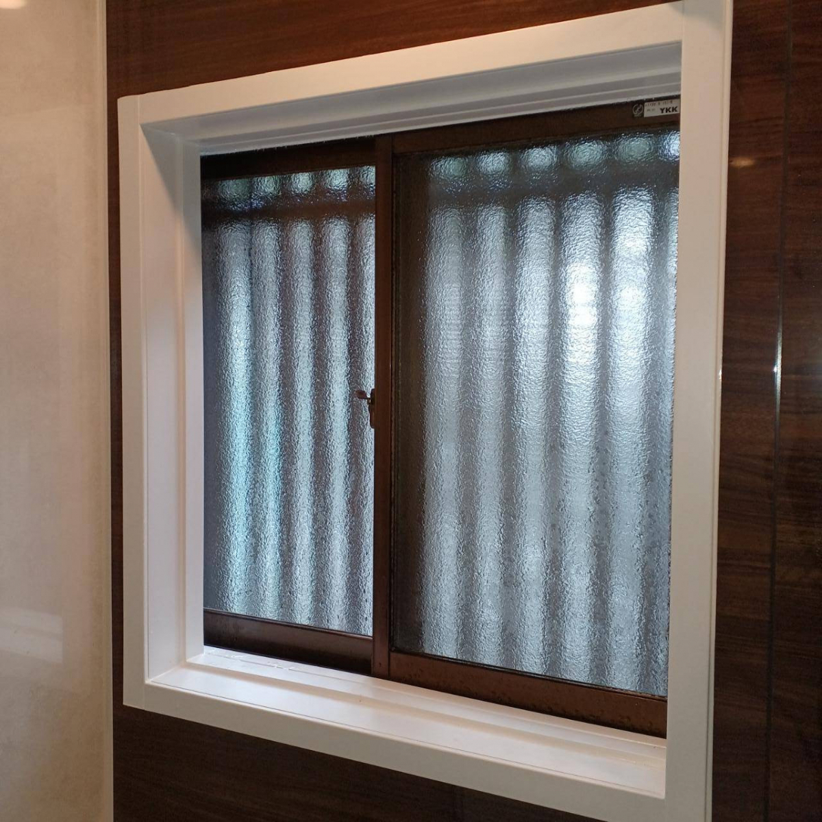 住建のインプラス 浴室内窓の施工前の写真1