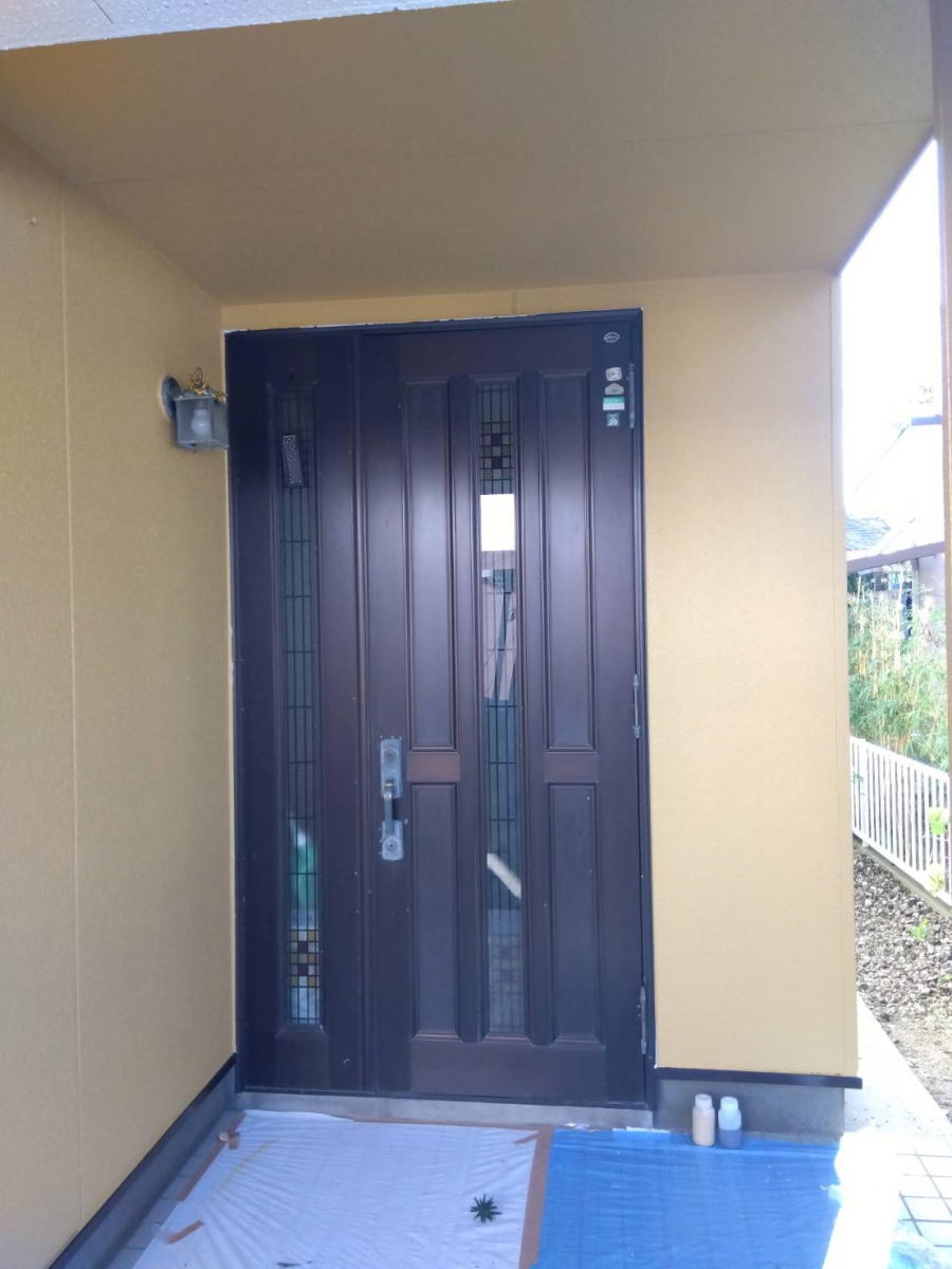 丸光トーヨーの玄関ドア新しくなりました。の施工前の写真1
