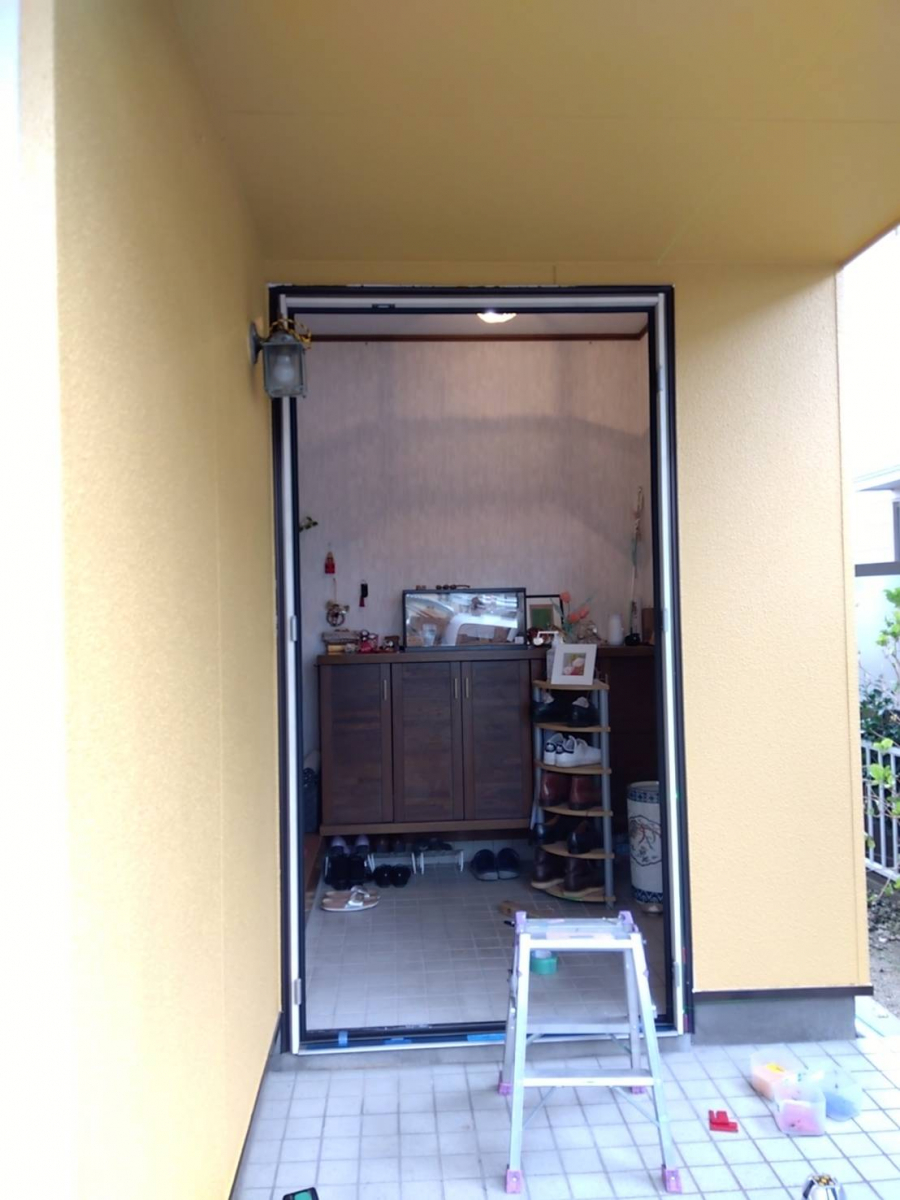 丸光トーヨーの玄関ドア新しくなりました。の施工前の写真2