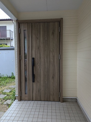 丸光トーヨーの玄関リシェント工事しました。の施工後の写真1