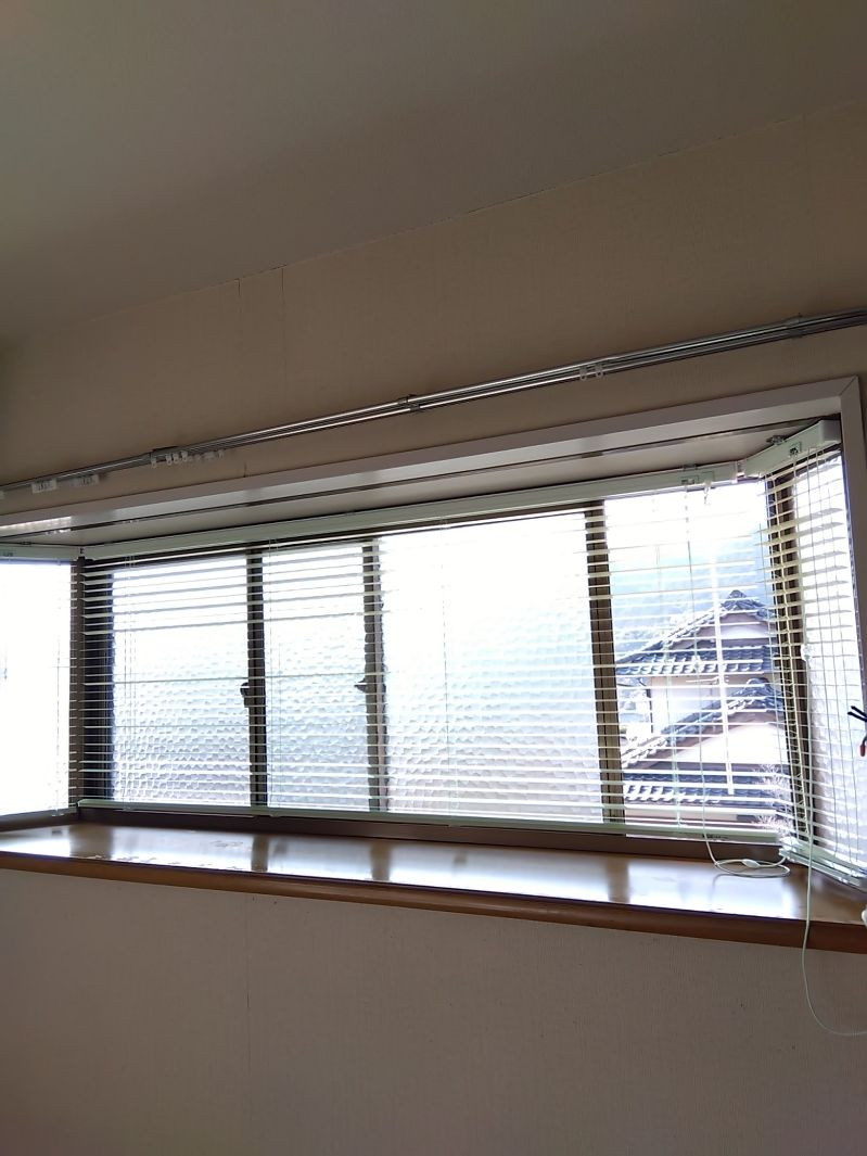 丸光トーヨーの出窓ブラインド交換の施工後の写真1