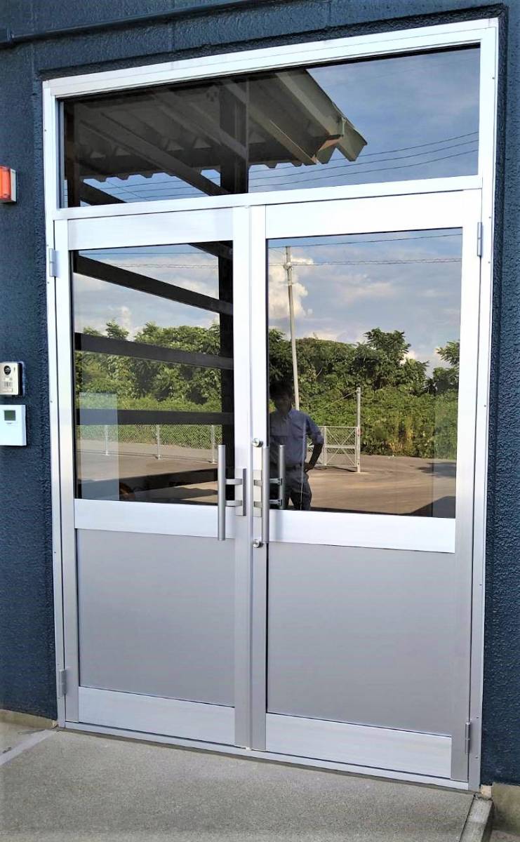TERAMOTOの【施工例】両開きドアの施工前の写真1