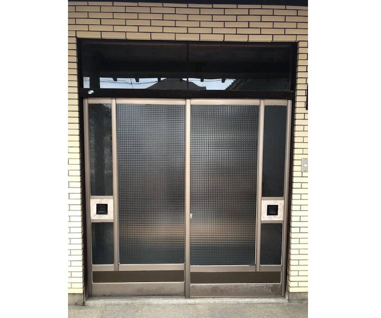 TERAMOTOの【補助金対象】１日で玄関引戸を取替の施工前の写真1