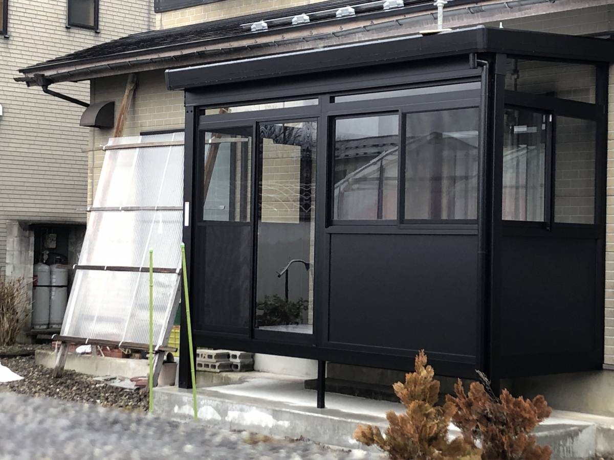 TERAMOTOの【施工例】折板屋根のテラスの施工後の写真1