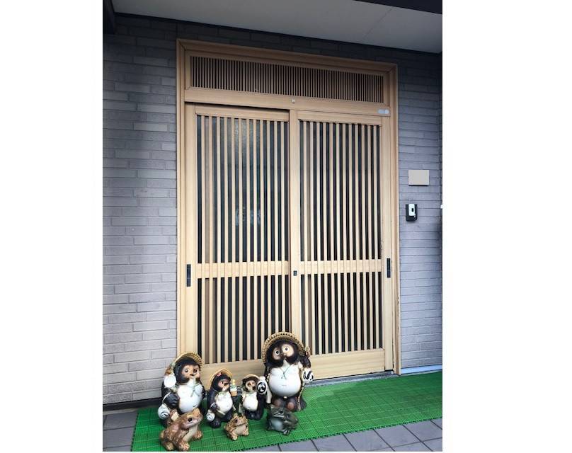 TERAMOTOの【施工例】玄関引戸を１日で取替の施工前の写真1