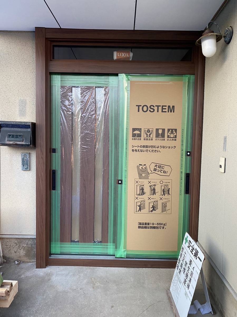TERAMOTOの【施工例】玄関引戸の取替　LIXILリシェント玄関引戸の施工後の写真1