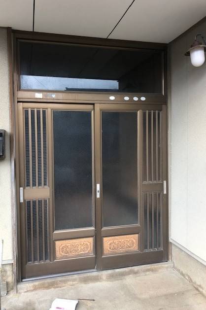 TERAMOTOの【施工例】玄関引戸の取替　LIXILリシェント玄関引戸の施工前の写真1