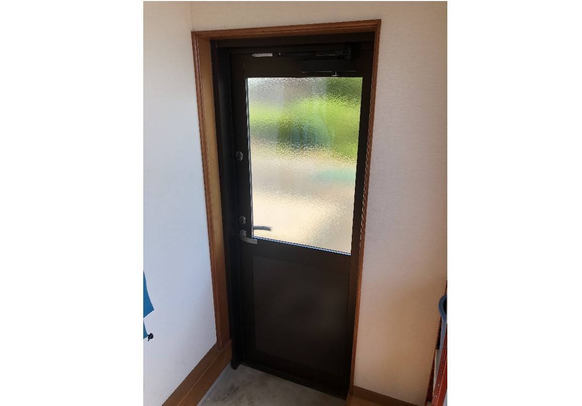 TERAMOTOの【施工例】勝手口引戸をドアに交換の施工後の写真3