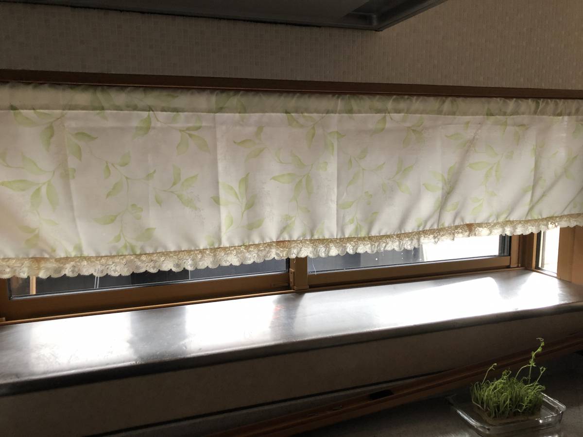 TERAMOTOの【補助金対象】キッチン出窓ステンレスの下台に内窓を施工させていただきました。の施工前の写真1