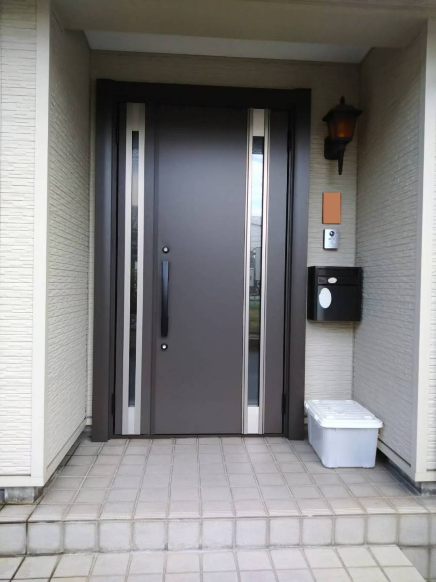 TERAMOTOの【施工例】玄関ドアを断熱仕様の玄関ドアに１日で取替しました。の施工後の写真1