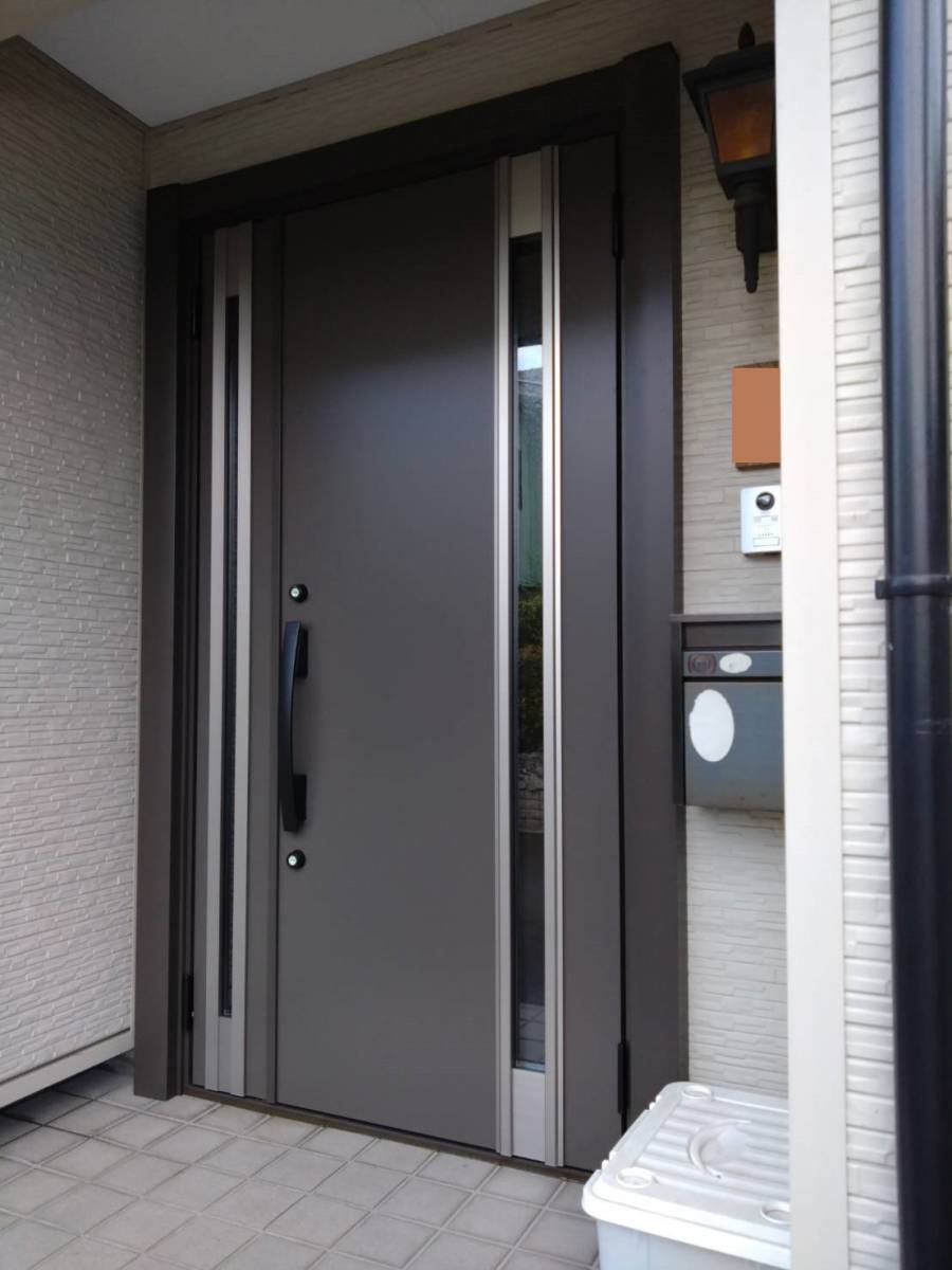 TERAMOTOの【施工例】玄関ドアを断熱仕様の玄関ドアに１日で取替しました。の施工後の写真2