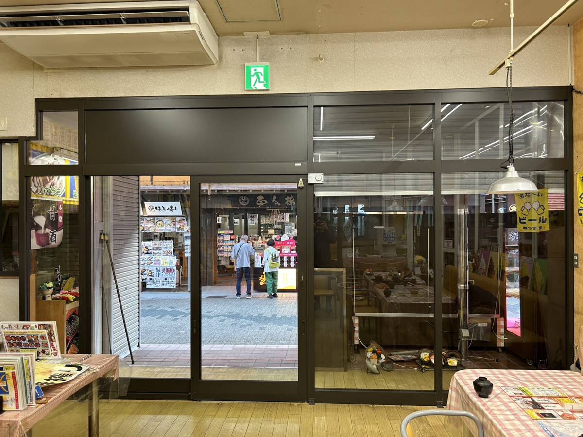 TERAMOTOの★動画★店舗の引戸交換の施工後の写真1