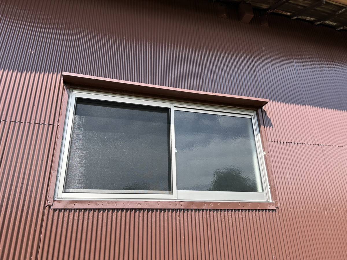 TERAMOTOの【施工例】倉庫の窓を引違いアルミサッシに取替しました。の施工後の写真1
