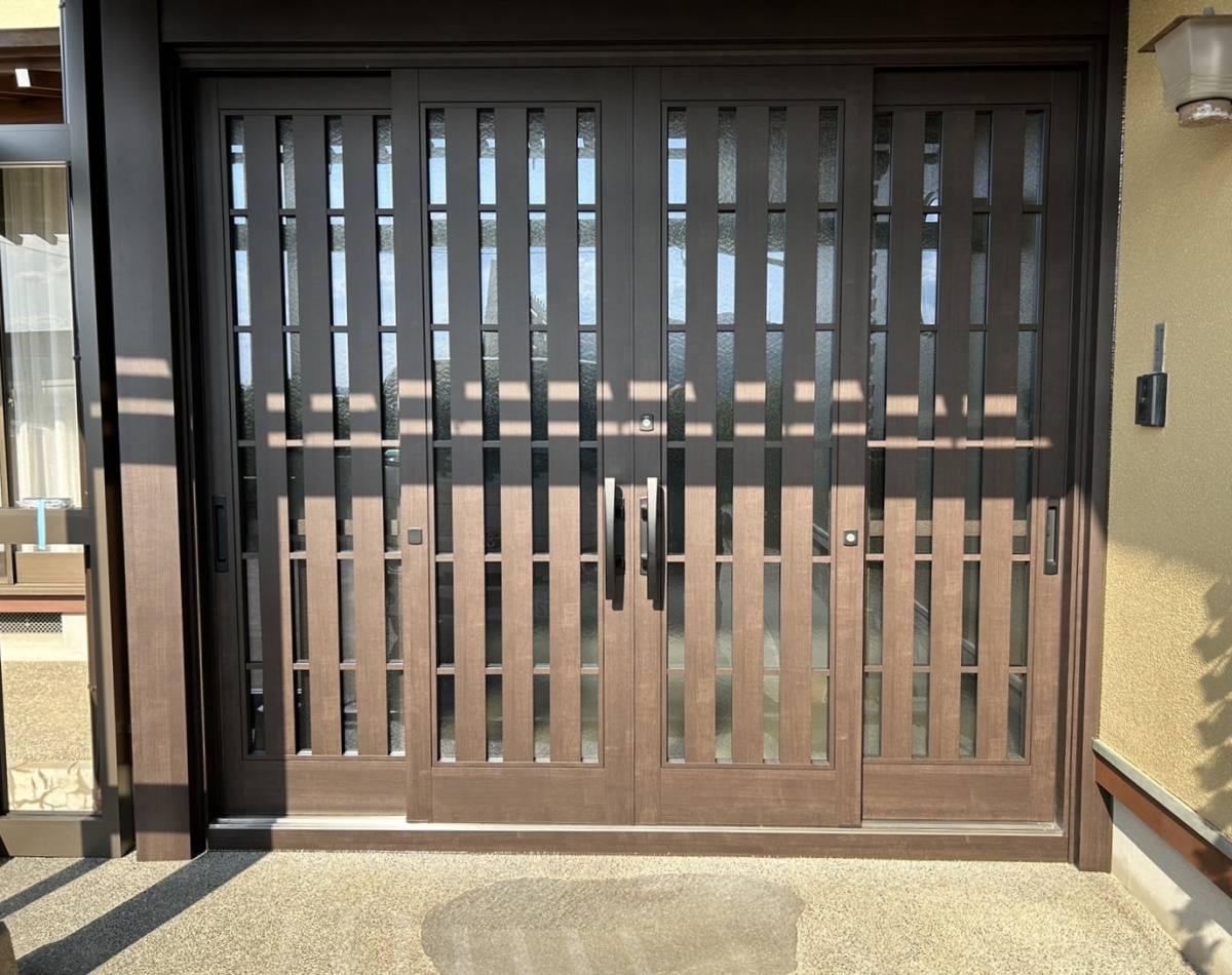 TERAMOTOの【施工例】カバー工法の玄関引戸を施工しました。の施工後の写真1