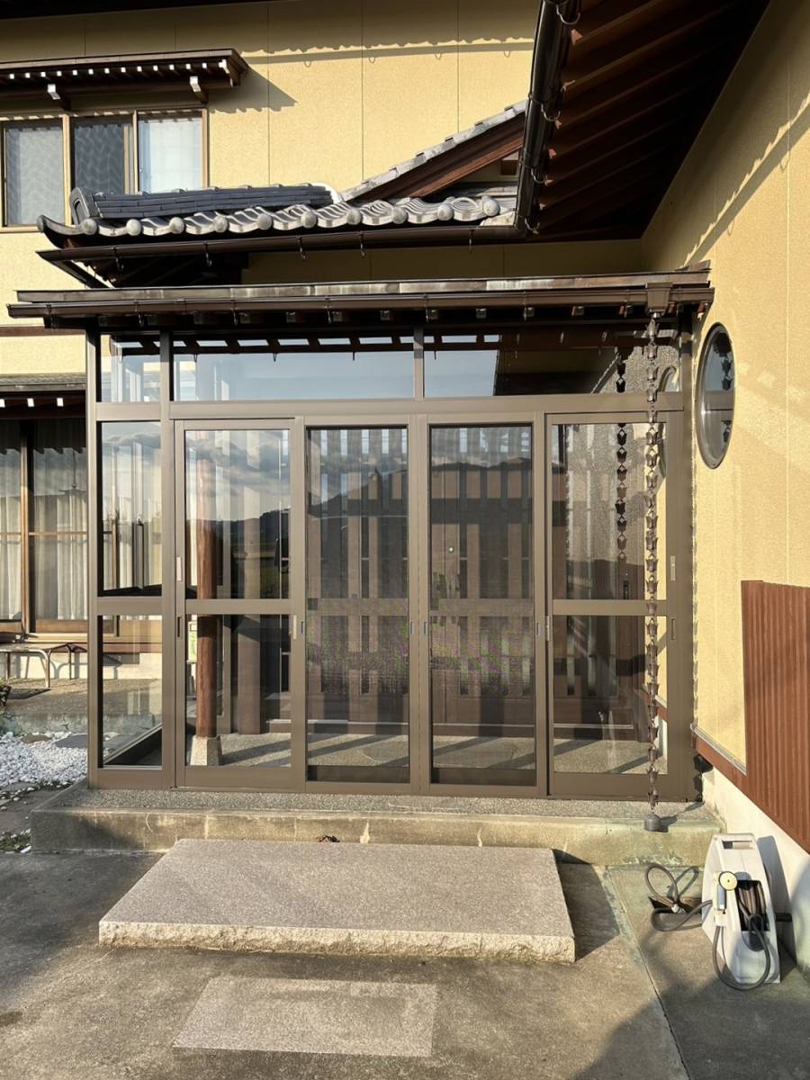 TERAMOTOの【施工例】玄関に風除室を取付しました。の施工後の写真1