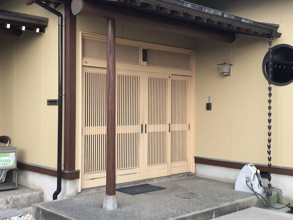 TERAMOTOの【施工例】玄関に風除室を取付しました。の施工前の写真2