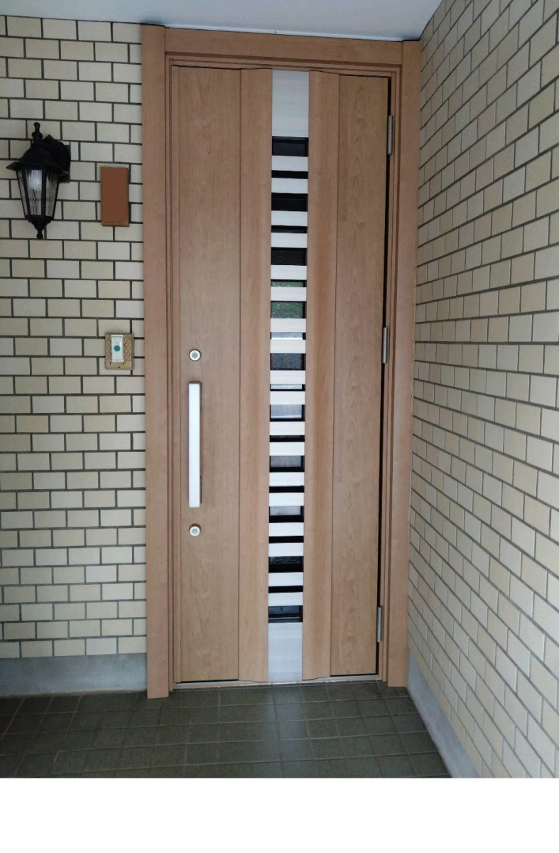 TERAMOTOの【施工例】玄関ドアを１日でリシェント玄関ドアに取替しました。の施工後の写真1