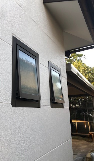 TERAMOTOの【施工例】ルーバー窓をカバー工法で横すべり出し窓に取替しました。の施工後の写真2
