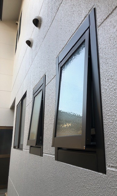 TERAMOTOの【施工例】ルーバー窓をカバー工法で横すべり出し窓に取替しました。の施工後の写真3