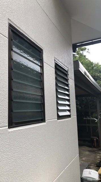 TERAMOTOの【施工例】ルーバー窓をカバー工法で横すべり出し窓に取替しました。の施工前の写真1