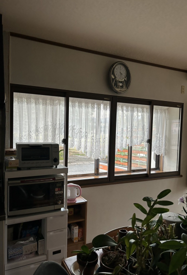 TERAMOTOの【施工例】大きな出窓に内窓を連窓して取付させていただきました。施工事例写真1