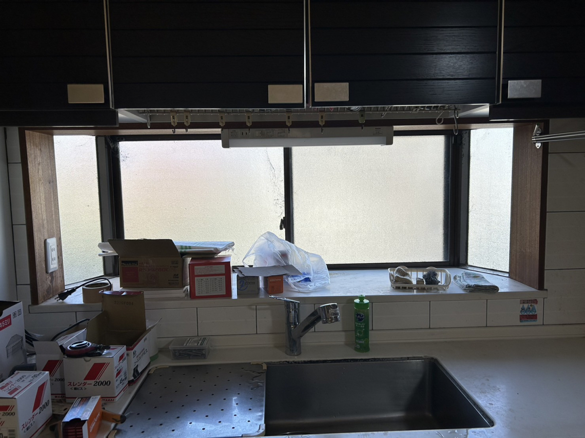 TERAMOTOの【施工例】キッチンの出窓に内窓を取付しました。の施工前の写真1