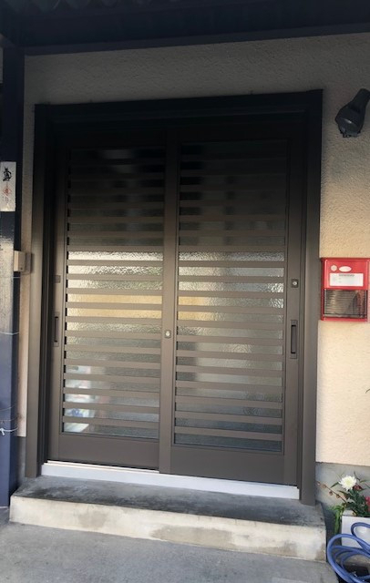 TERAMOTOの【施工例】玄関引戸を１日で新しい玄関引戸に取替しました。の施工後の写真2