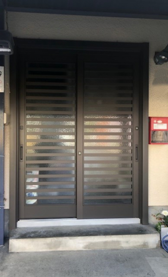 TERAMOTOの【施工例】玄関引戸を１日で新しい玄関引戸に取替しました。施工事例写真1