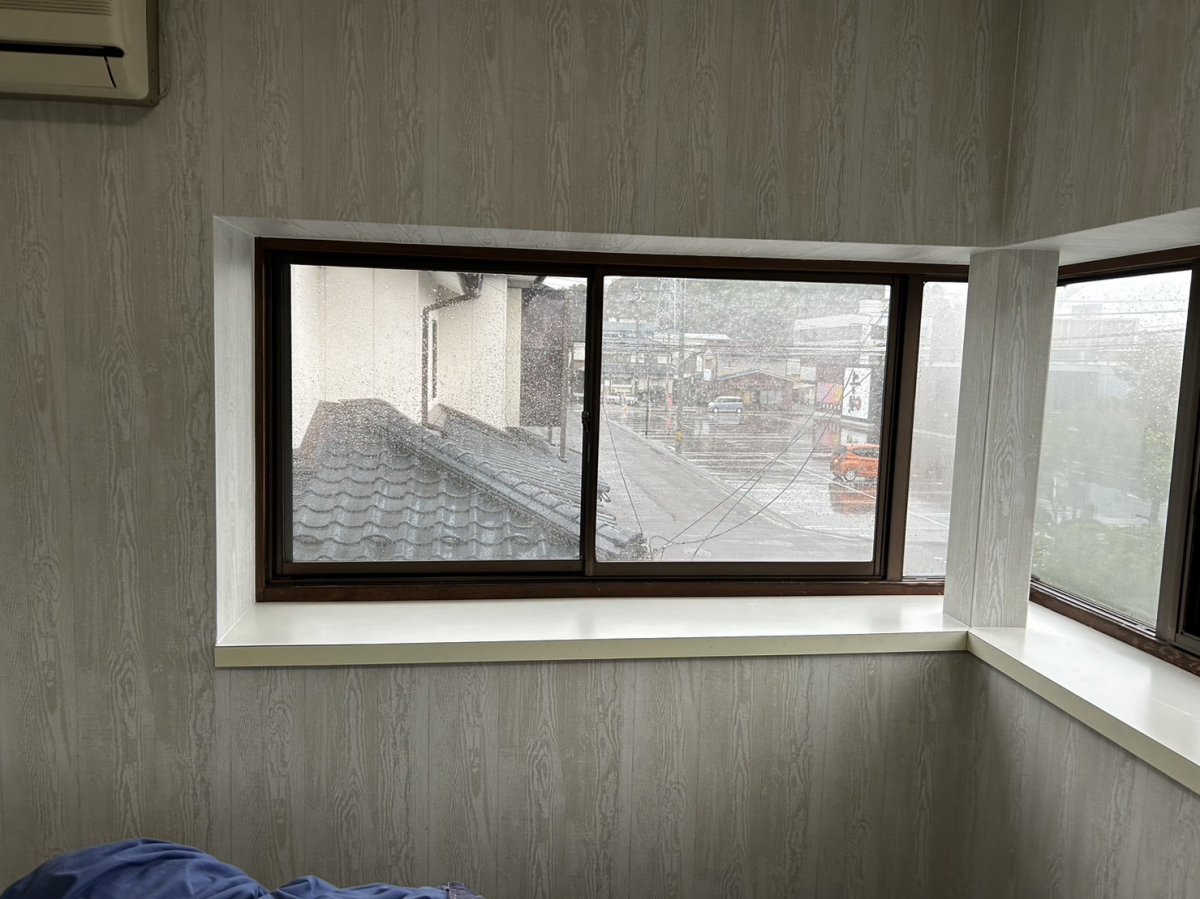 TERAMOTOの【施工例】コーナー出窓の手前に内窓を取付しました。の施工前の写真2