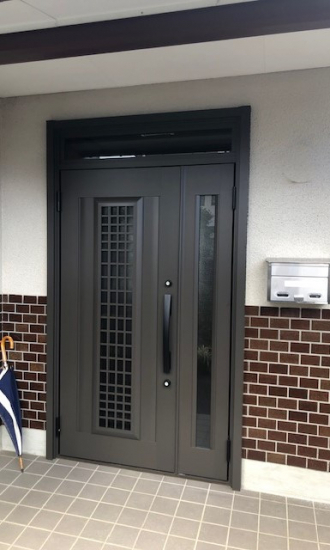 TERAMOTOの【施工例】玄関ドアをリシェント玄関ドアに１日で取替しました。施工事例写真1