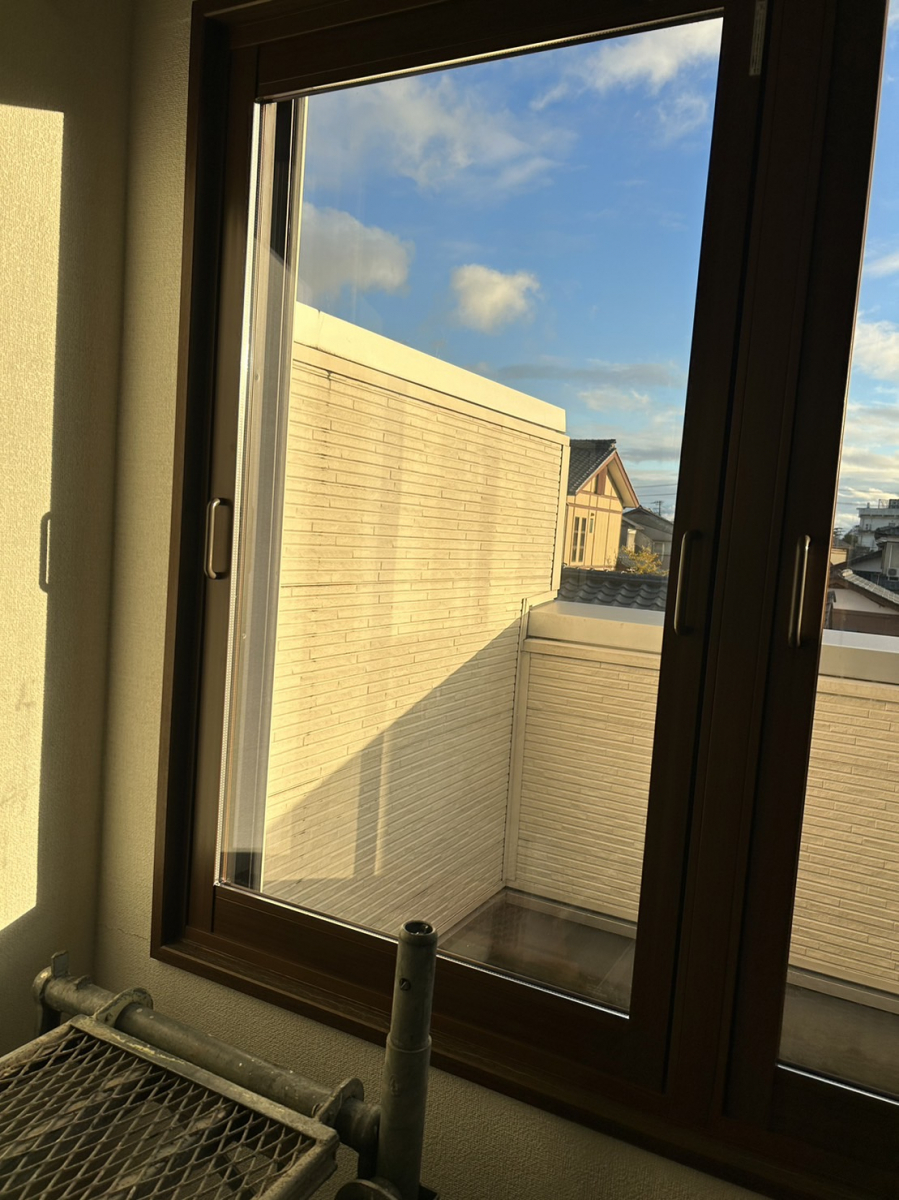 TERAMOTOの【施工例】吹き抜けの窓に内窓を施工させていただきました。の施工後の写真2