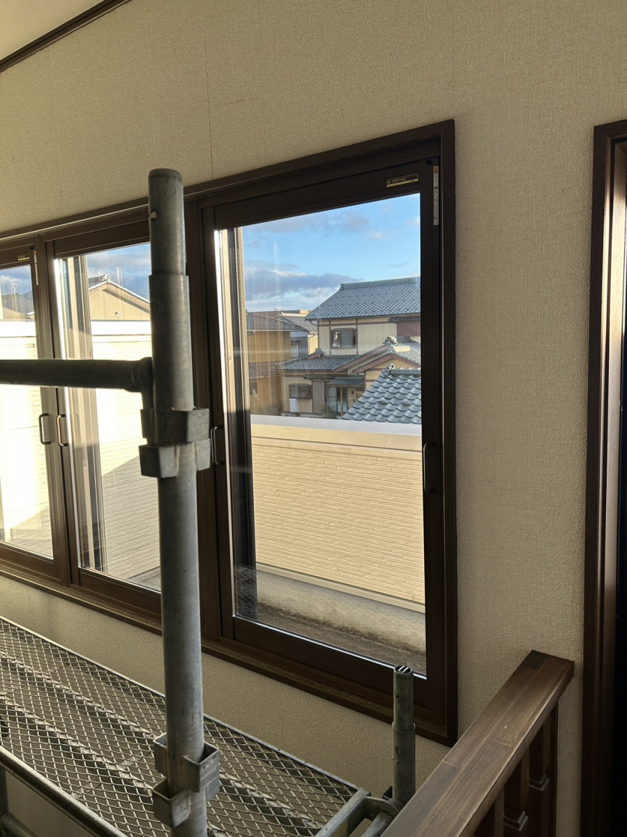 TERAMOTOの【施工例】吹き抜けの窓に内窓を施工させていただきました。の施工後の写真3