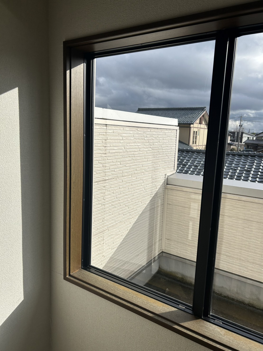 TERAMOTOの【施工例】吹き抜けの窓に内窓を施工させていただきました。の施工前の写真2