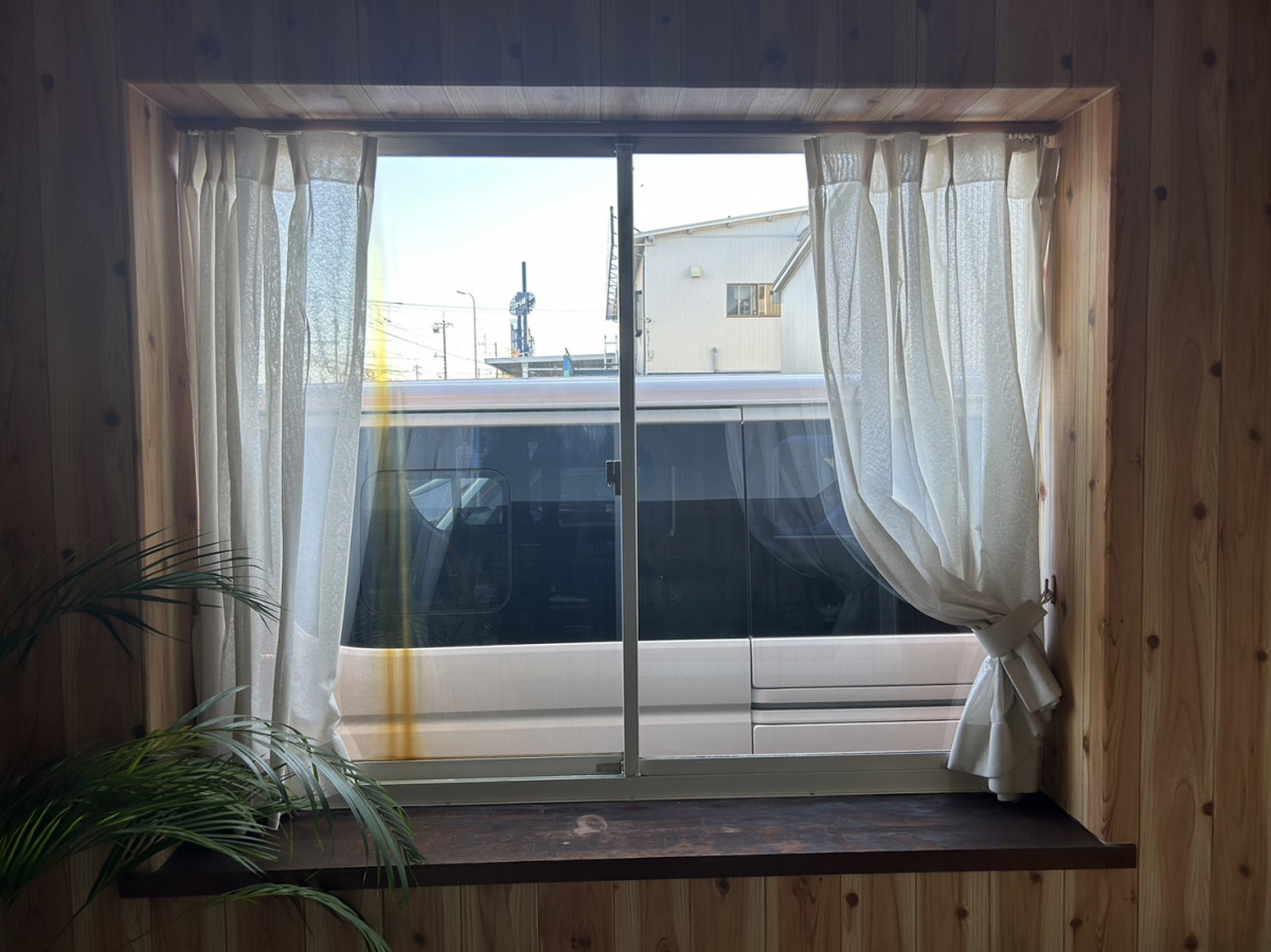 TERAMOTOの【施工例】出窓とあかり窓に内窓を施工させていただきました。の施工前の写真2