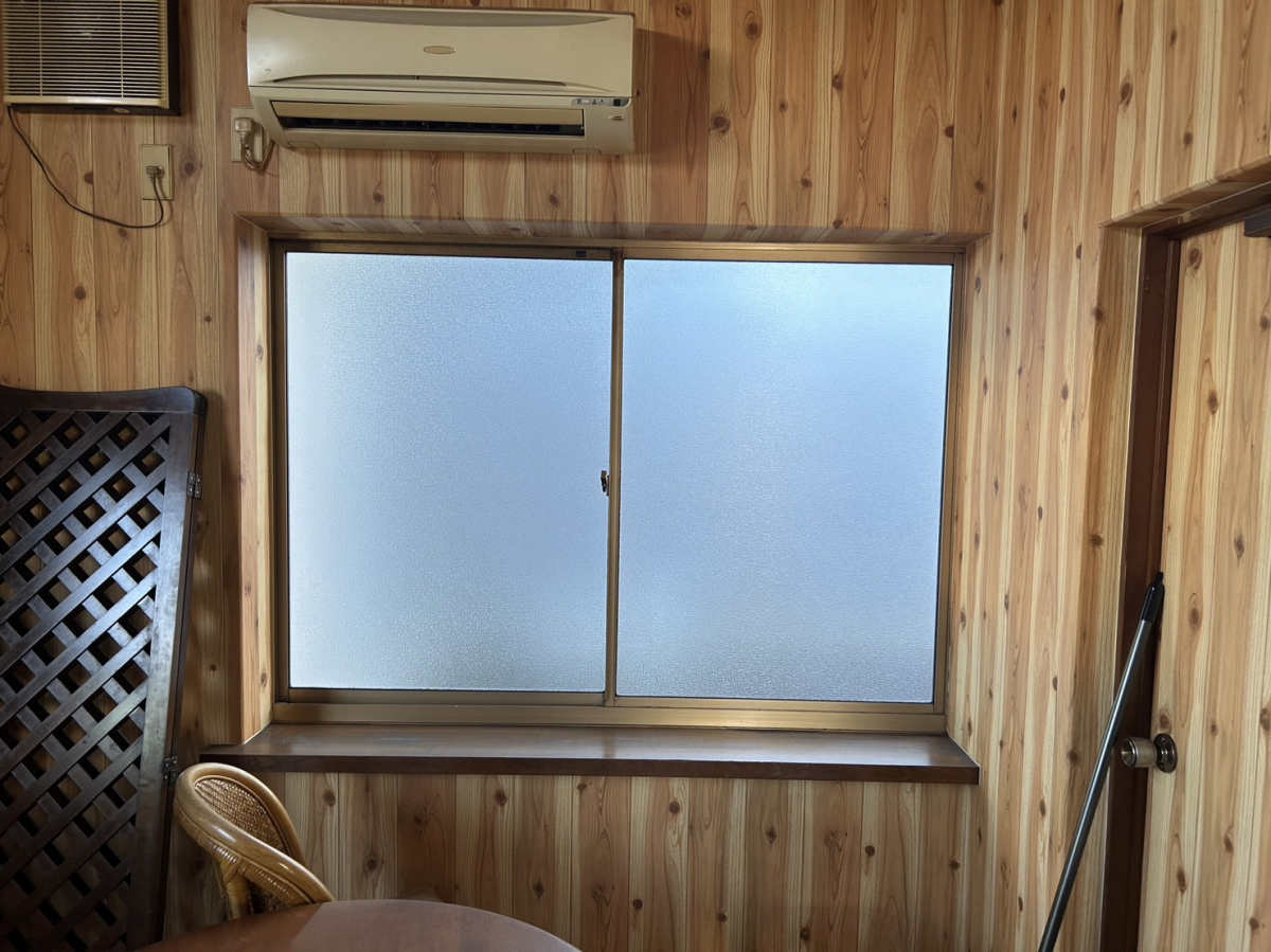 TERAMOTOの【施工例】出窓とあかり窓に内窓を施工させていただきました。の施工前の写真3