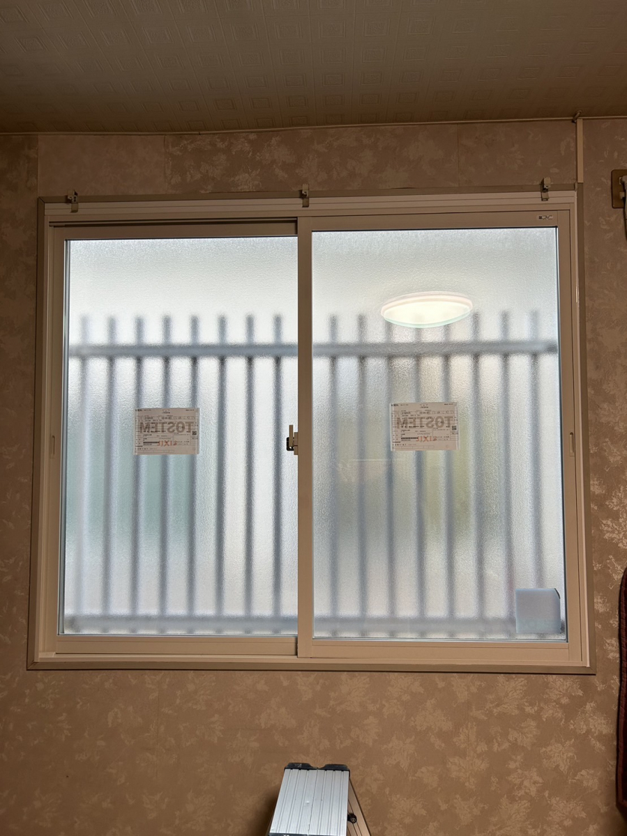TERAMOTOの【施工例】警備保障の配線がある窓に内窓を施工させていただきました。の施工後の写真1