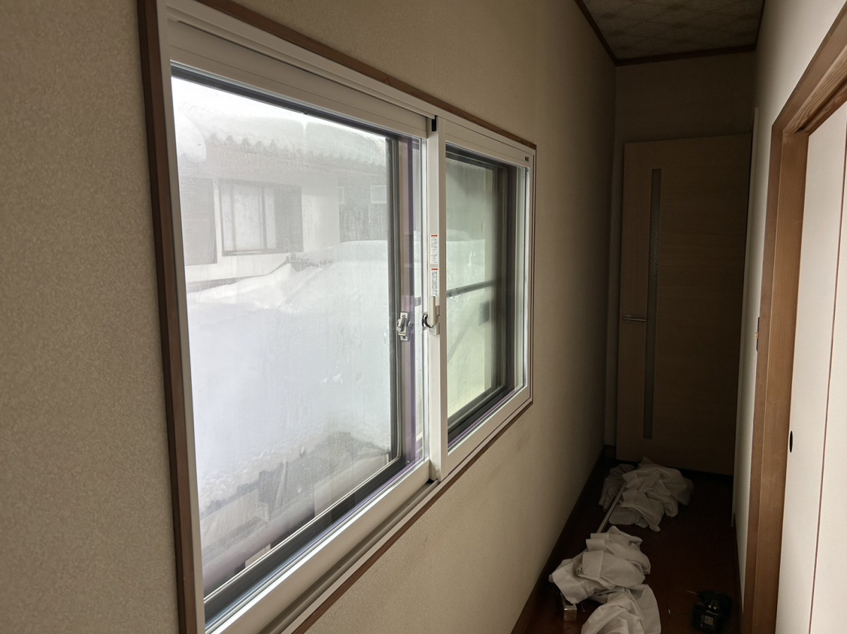 TERAMOTOの【施工例】単板ガラスの窓の内側に内窓インプラスを施工させていただきました。の施工後の写真1