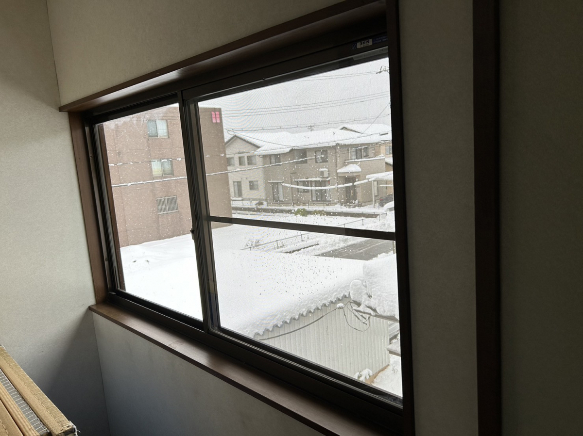 TERAMOTOの【施工例】単板ガラスの窓の内側に内窓インプラスを施工させていただきました。の施工前の写真2