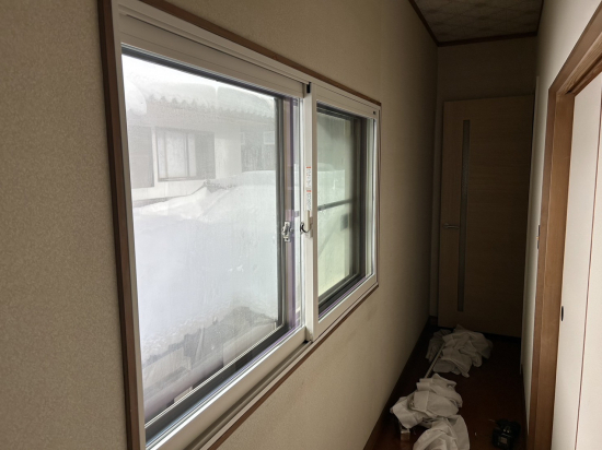 TERAMOTOの【施工例】単板ガラスの窓の内側に内窓インプラスを施工させていただきました。施工事例写真1